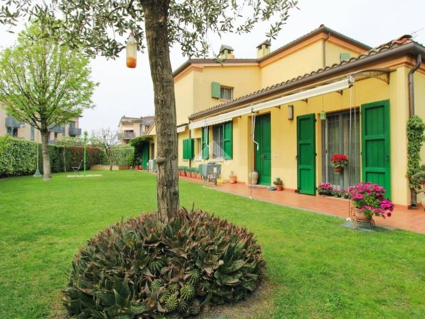 casa indipendente in vendita a Rimini in zona Grotta Rossa