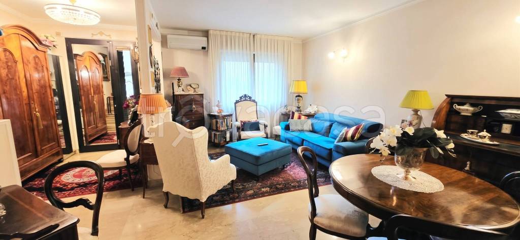 casa indipendente in vendita a Rimini in zona Colonnella