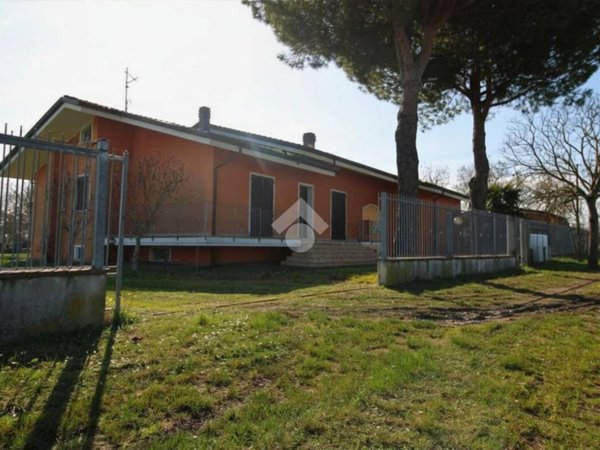 casa indipendente in vendita a Rimini in zona Gaiofana