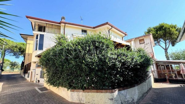 casa indipendente in vendita a Rimini in zona Gaiofana