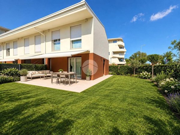 casa indipendente in vendita a Rimini in zona Viserba