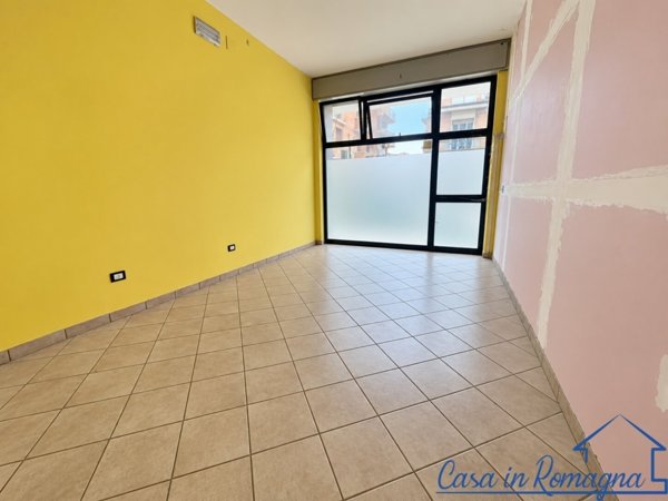 locale commerciale in vendita a Rimini in zona Viserba