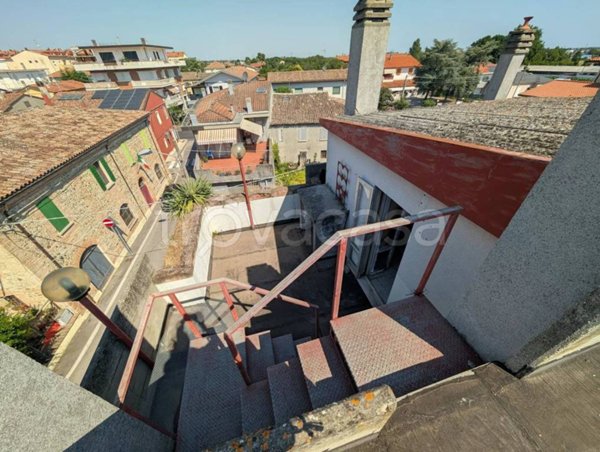 casa indipendente in vendita a Rimini in zona Corpolò