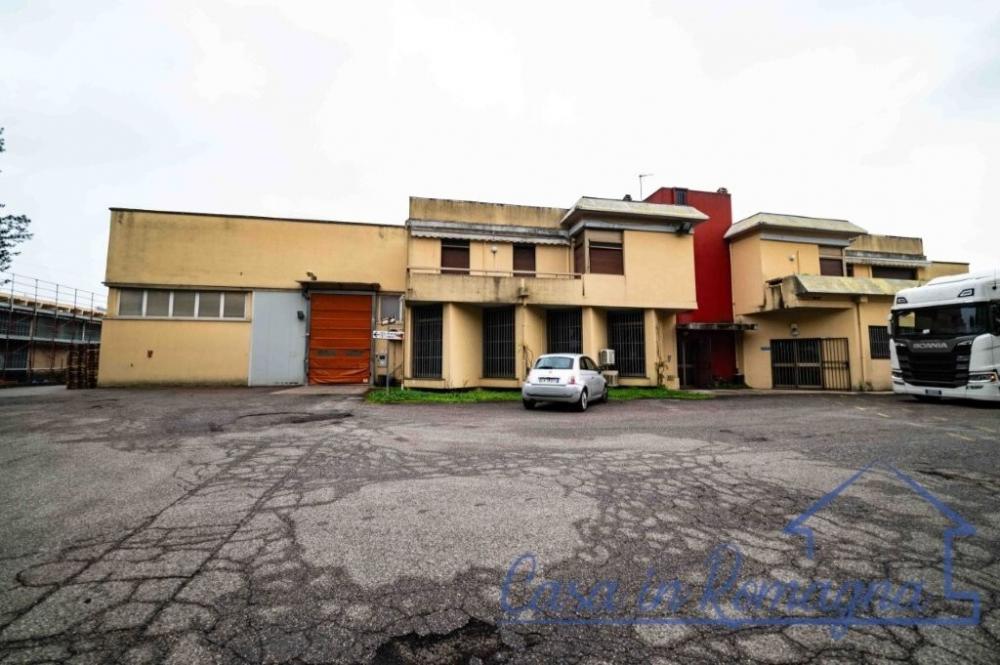 locale commerciale in vendita a Rimini