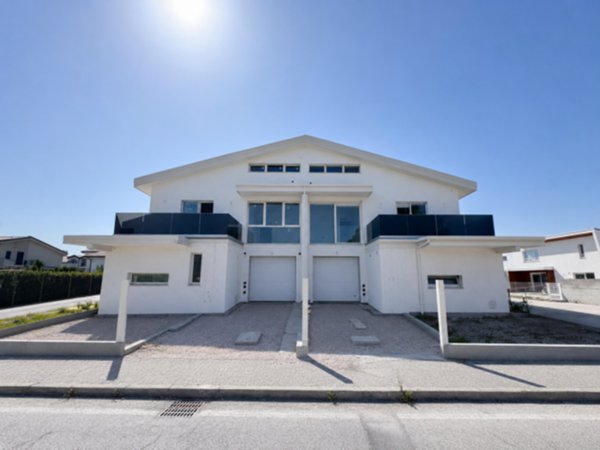 casa indipendente in vendita a Rimini
