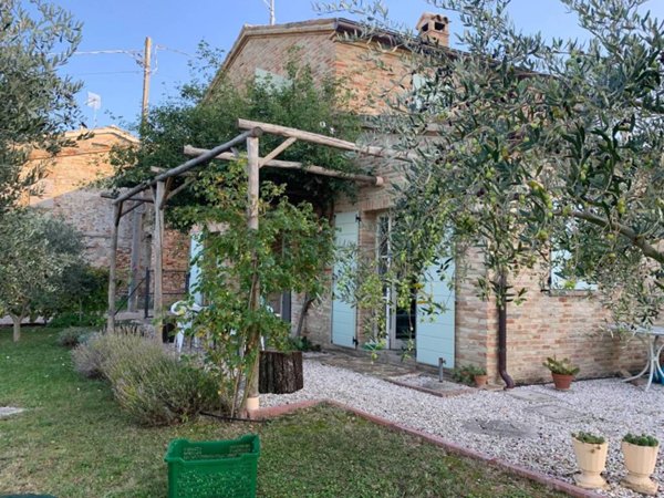 casa indipendente in vendita a Saludecio in zona Meleto