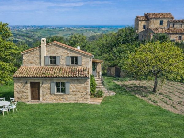 casa indipendente in vendita a Saludecio in zona Meleto