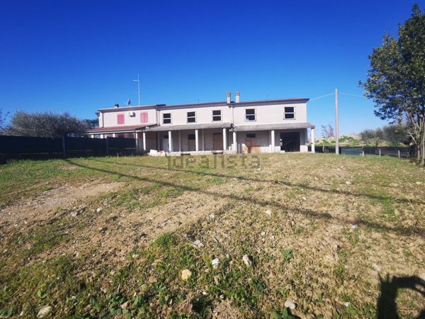 casa indipendente in vendita a San Clemente