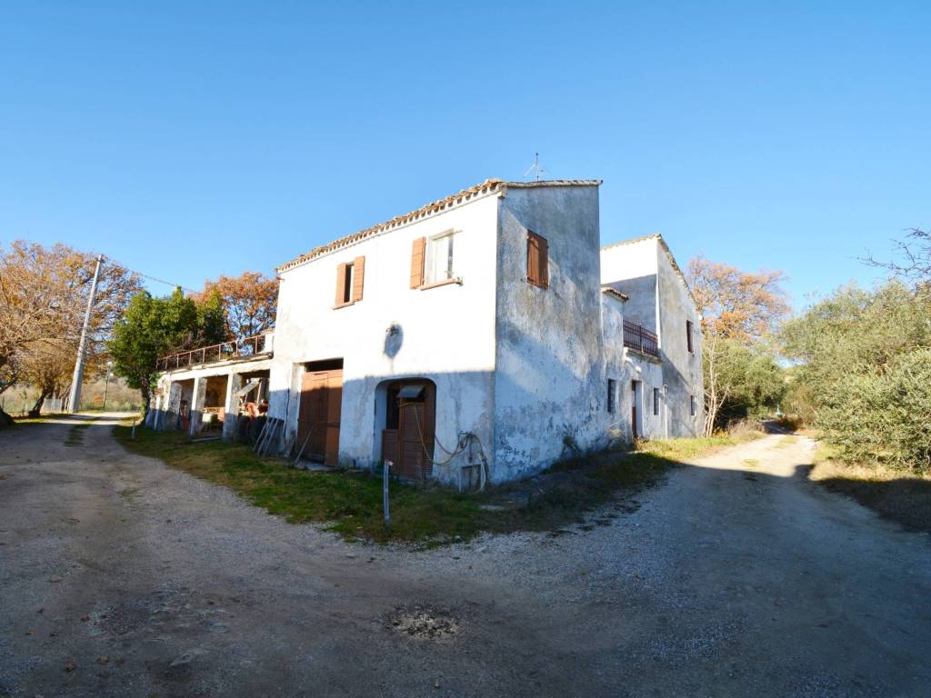 casa indipendente in vendita a San Clemente in zona Casarola