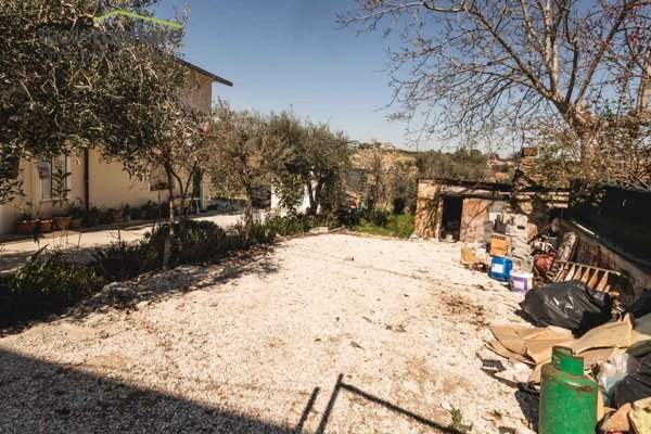 casa indipendente in vendita a San Clemente in zona Sant'andrea in Casale