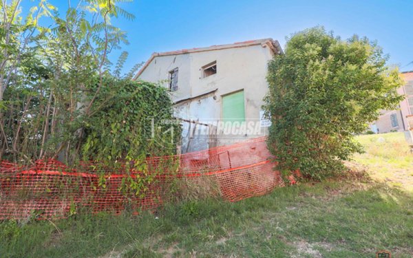 casale in vendita a San Clemente