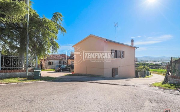 casale in vendita a San Clemente