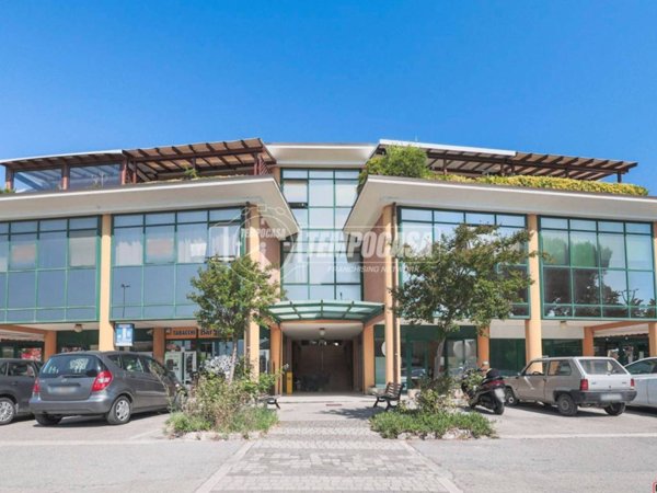 negozio in vendita a San Clemente in zona Sant'andrea in Casale