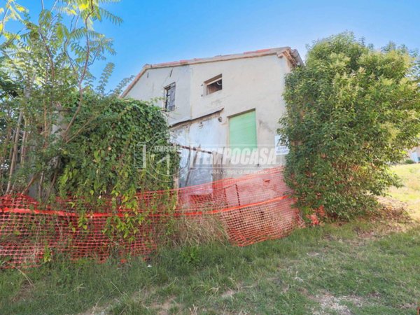 casale in vendita a San Clemente