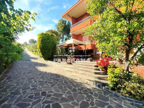 casa indipendente in vendita a San Clemente in zona Sant'andrea in Casale