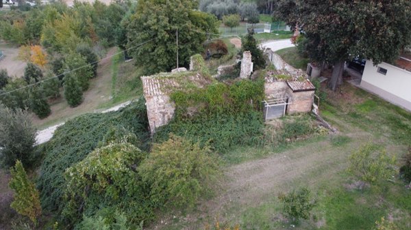 esavano in vendita a San Clemente in zona Casarola