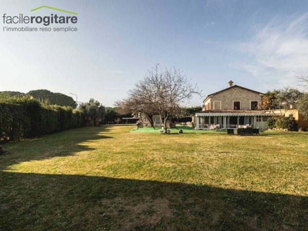 casa indipendente in vendita a San Clemente in zona Casarola