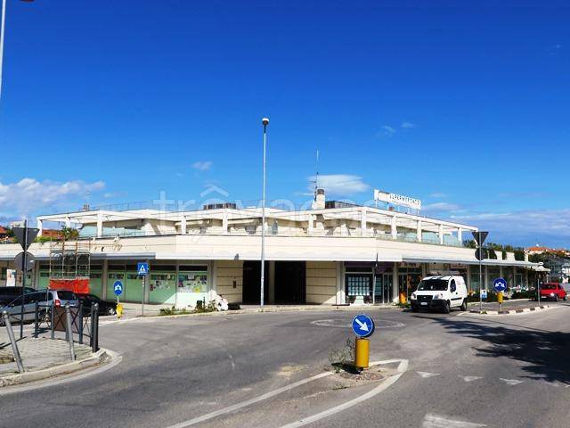 negozio in vendita a San Clemente in zona Sant'andrea in Casale