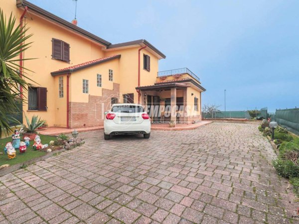 casa indipendente in vendita a San Clemente