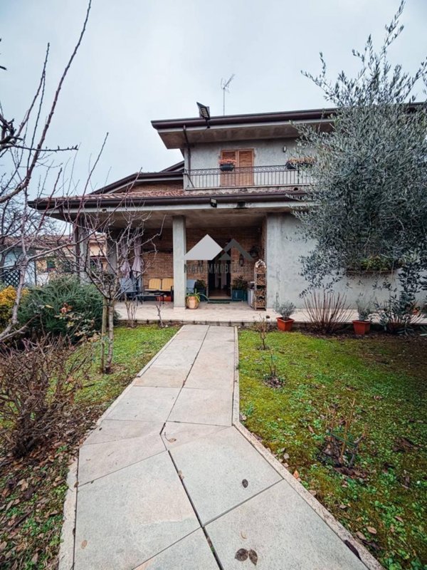 casa indipendente in vendita a San Clemente in zona Sant'andrea in Casale