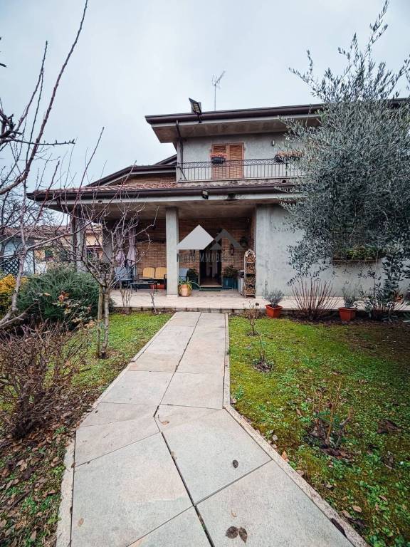 casa indipendente in vendita a San Clemente in zona Sant'andrea in Casale
