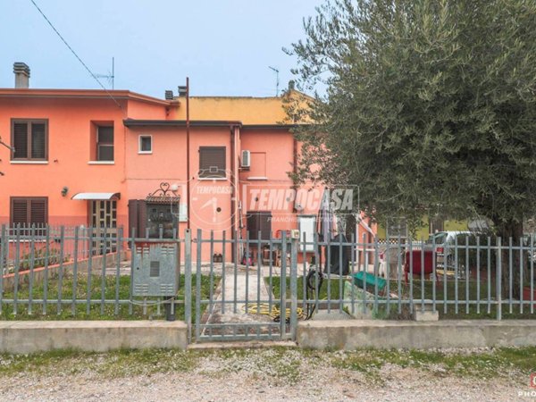 casa indipendente in vendita a San Clemente in zona Sant'andrea in Casale
