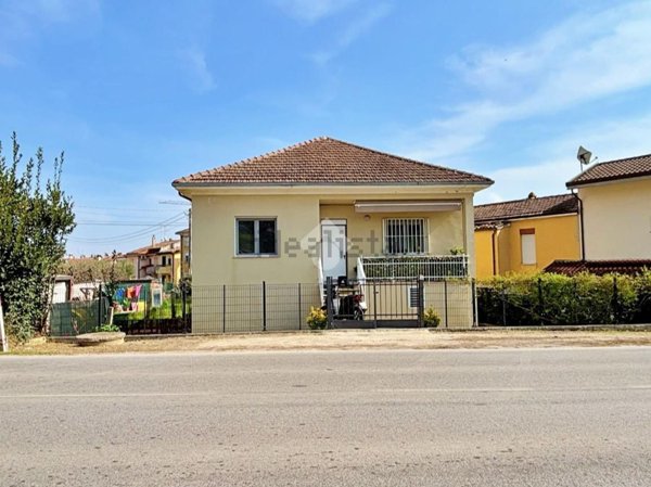 casa indipendente in vendita a San Clemente in zona Fornace