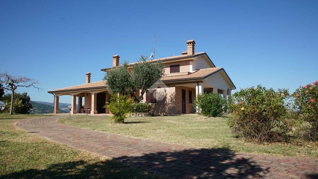 casa indipendente in vendita a San Clemente in zona Cevolabbate