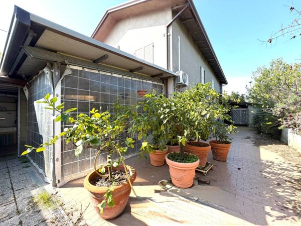 casa indipendente in vendita a San Clemente in zona Sant'andrea in Casale