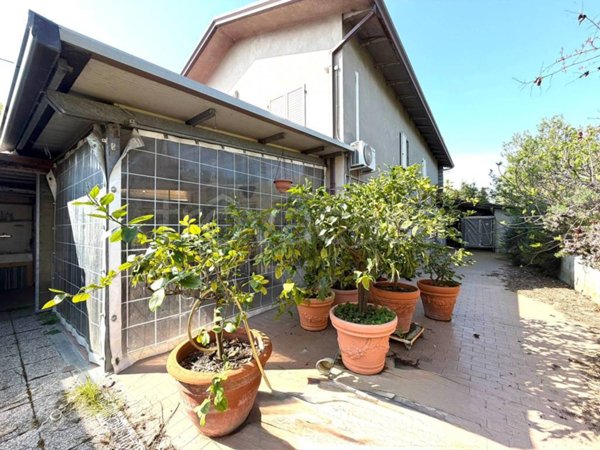 casa indipendente in vendita a San Clemente in zona Sant'andrea in Casale