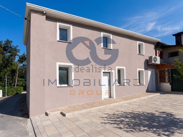 casa indipendente in vendita a San Clemente in zona Sant'andrea in Casale