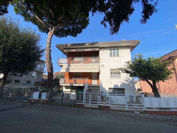 casa indipendente in vendita a San Clemente in zona Sant'andrea in Casale
