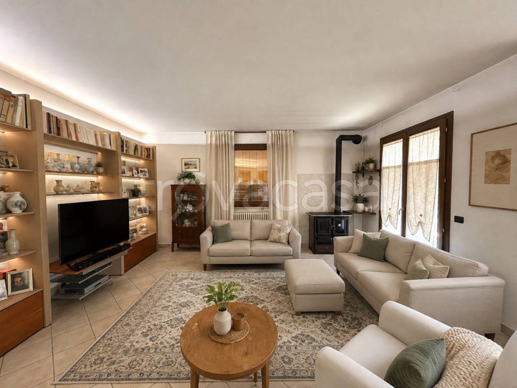 casa indipendente in vendita a San Clemente in zona Sant'andrea in Casale
