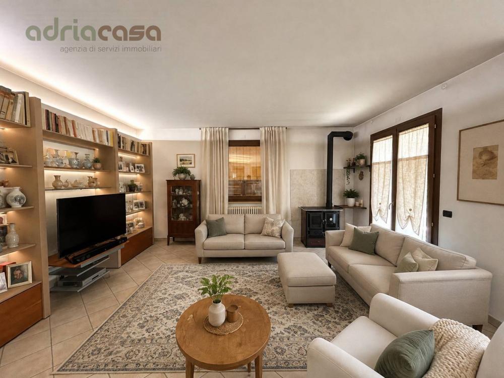 casa indipendente in vendita a San Clemente in zona Sant'andrea in Casale