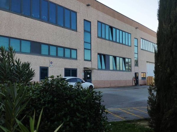 locale commerciale in vendita a San Giovanni in Marignano