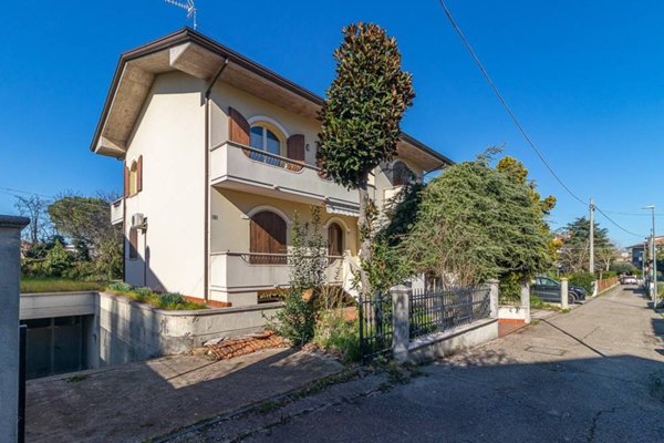 casa indipendente in vendita a San Giovanni in Marignano