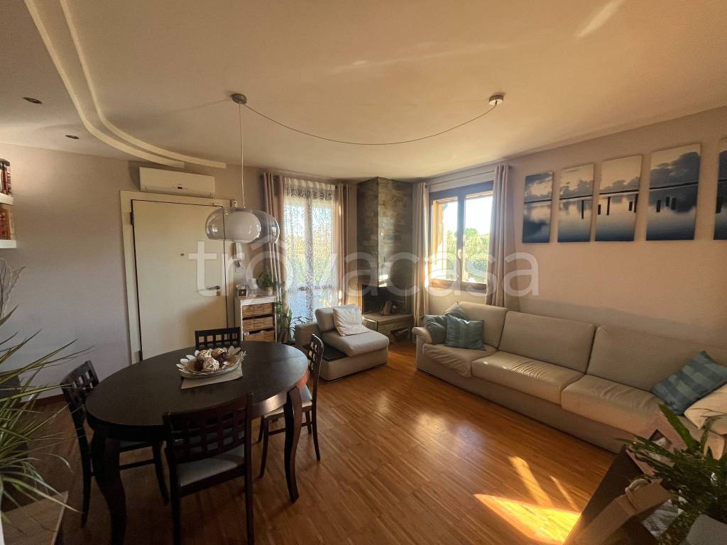 casa indipendente a San Giovanni in Marignano in zona Santa Maria in Pietrafitta