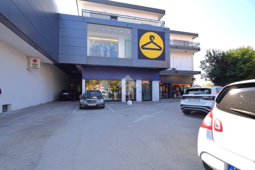 negozio in vendita a San Giovanni in Marignano