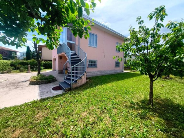 casa indipendente in vendita a San Giovanni in Marignano