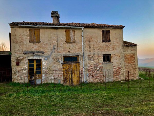 casale in vendita a San Giovanni in Marignano