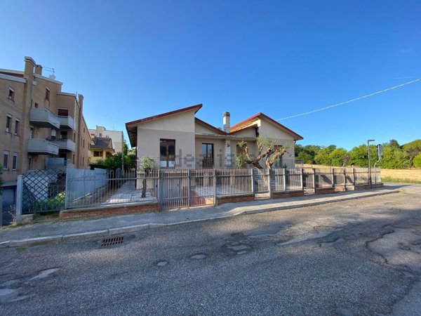 casa indipendente in vendita a San Giovanni in Marignano in zona Montalbano