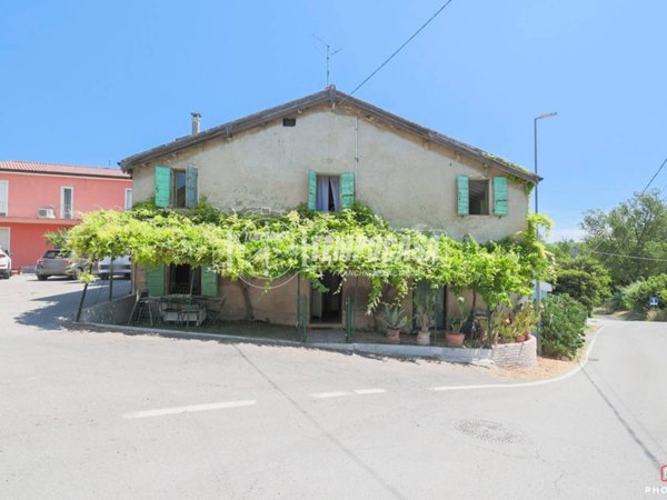 casa indipendente a San Giovanni in Marignano in zona Santa Maria in Pietrafitta