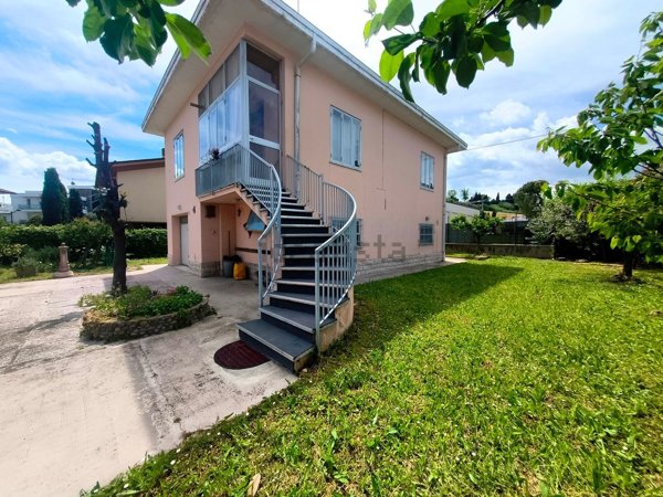casa indipendente in vendita a San Giovanni in Marignano