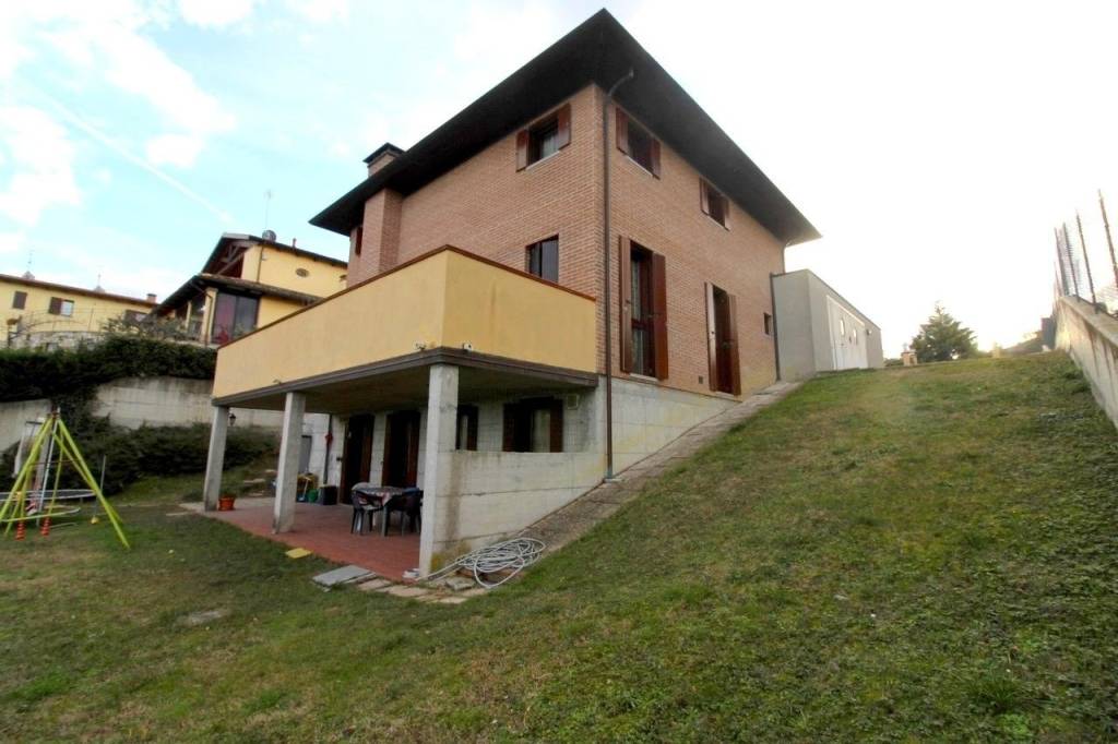 casa indipendente in vendita a Santarcangelo di Romagna