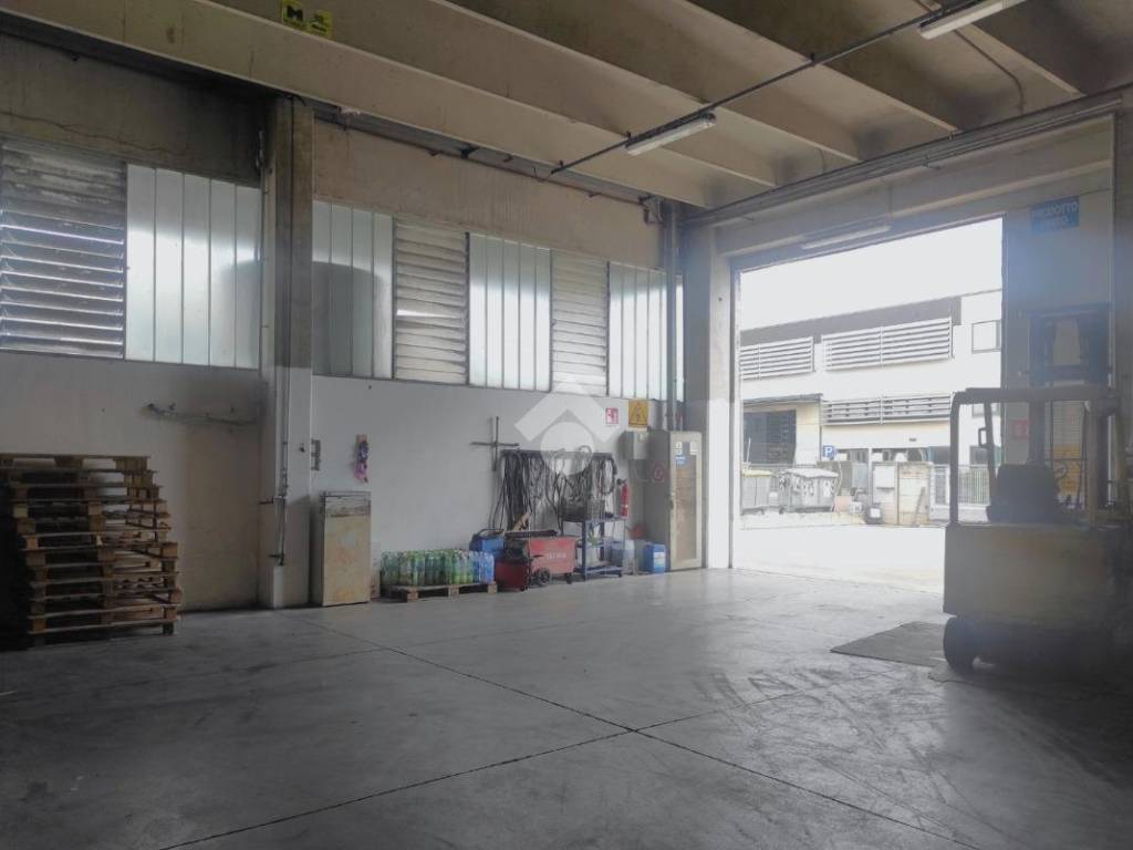 locale commerciale in vendita a Santarcangelo di Romagna