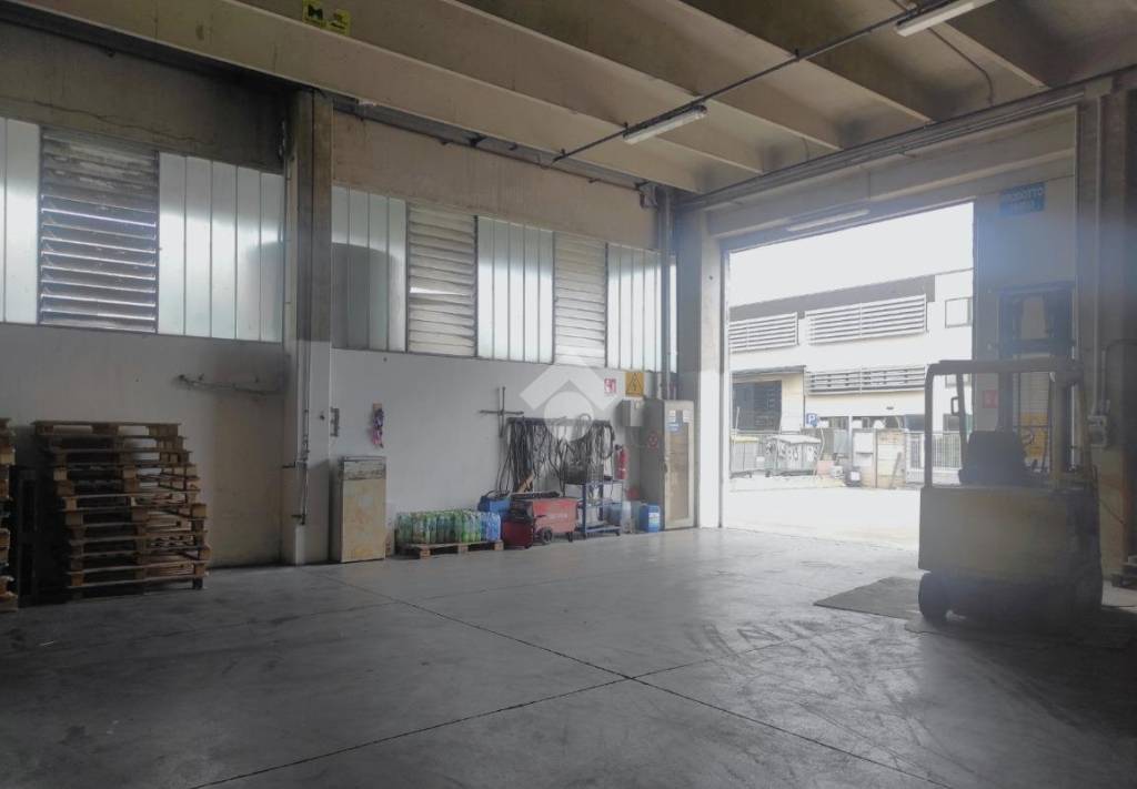 locale commerciale in vendita a Santarcangelo di Romagna