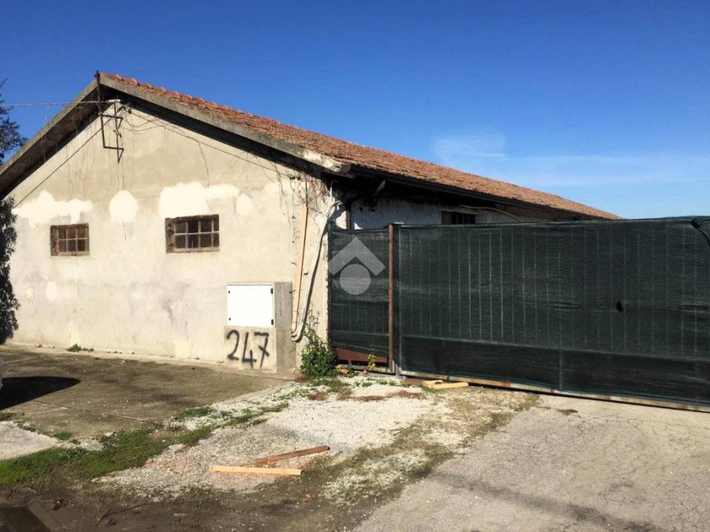 locale commerciale in vendita a Santarcangelo di Romagna