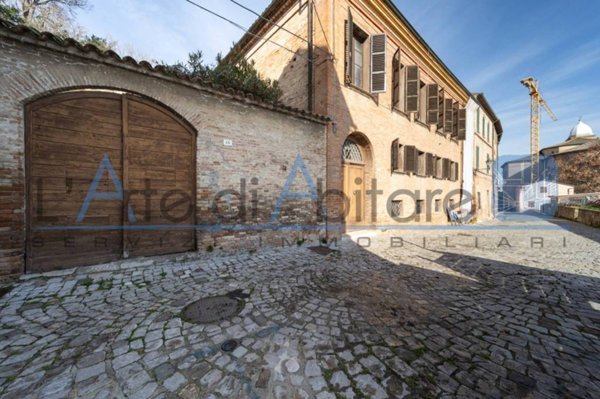 locale commerciale in vendita a Santarcangelo di Romagna