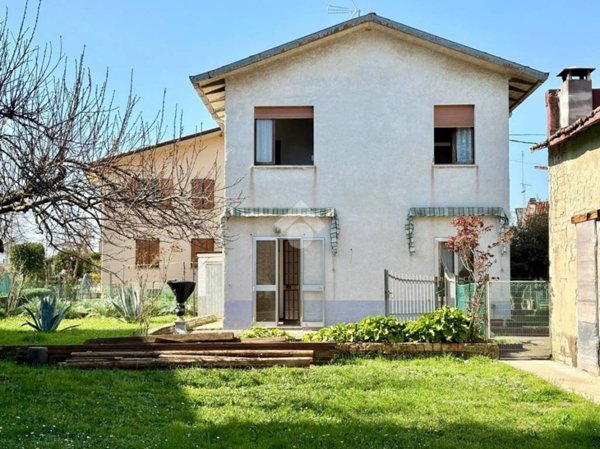 casa indipendente a Santarcangelo di Romagna in zona San Martino dei Mulini