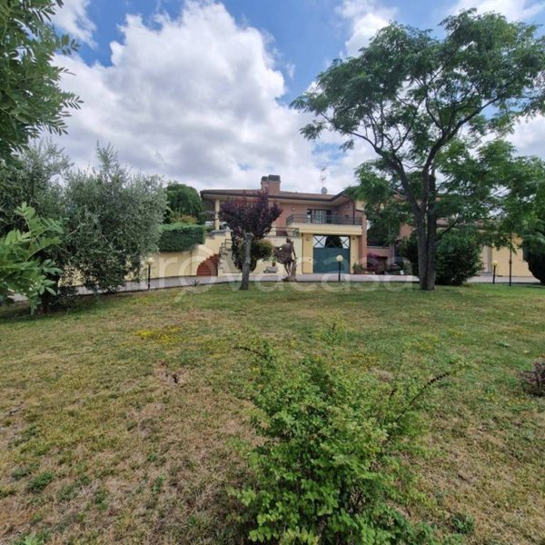 casa indipendente in vendita a Santarcangelo di Romagna in zona Sant'Ermete